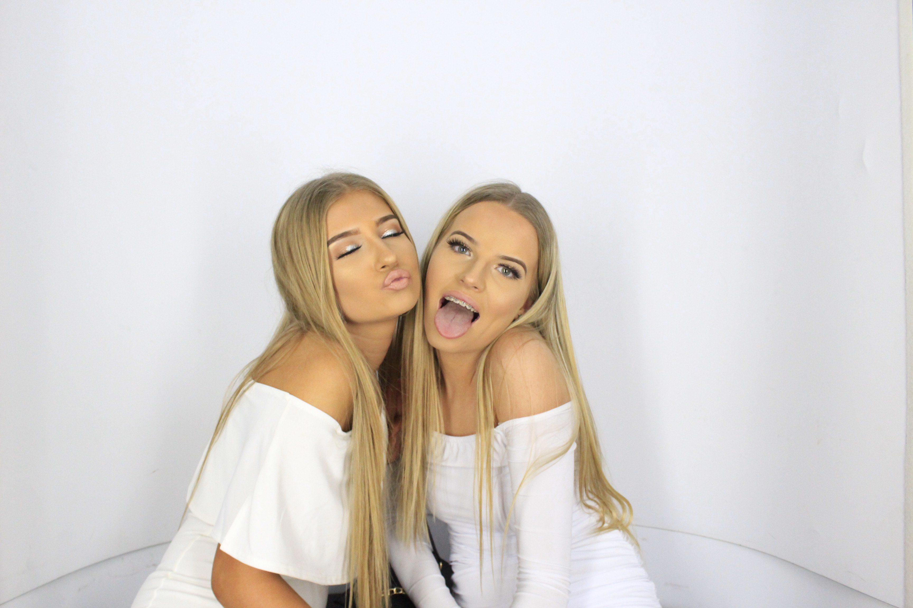 Issy & Alice's 18th Birthday Party | View more photos from the event at gallery.myphotoboothexperience.co.uk/u/MyPhotoBoothExperienceLtd/Issy-Alices-18th-Birthday-Party